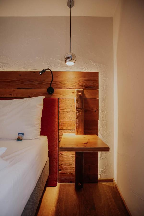 Altstadtmittehotel Sonne Dinkelsbuhl Bagian luar foto