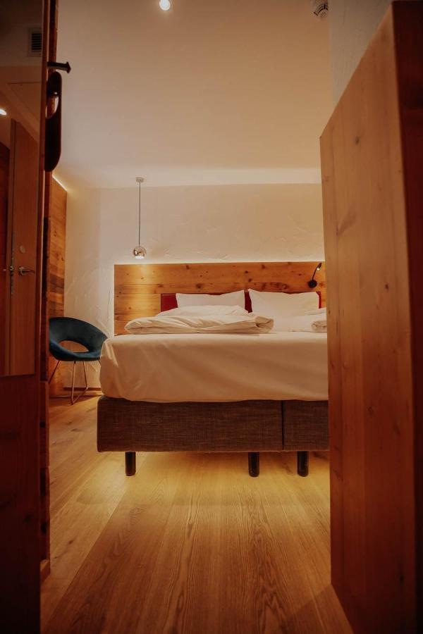 Altstadtmittehotel Sonne Dinkelsbuhl Bagian luar foto