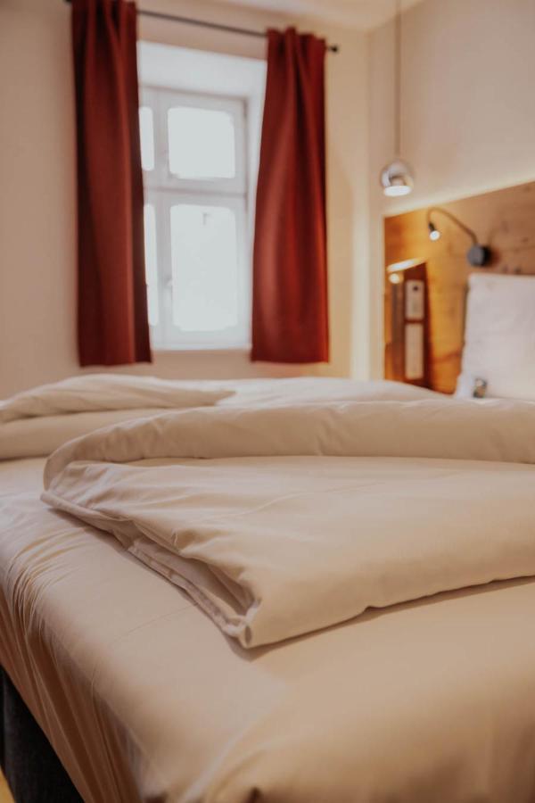 Altstadtmittehotel Sonne Dinkelsbuhl Bagian luar foto