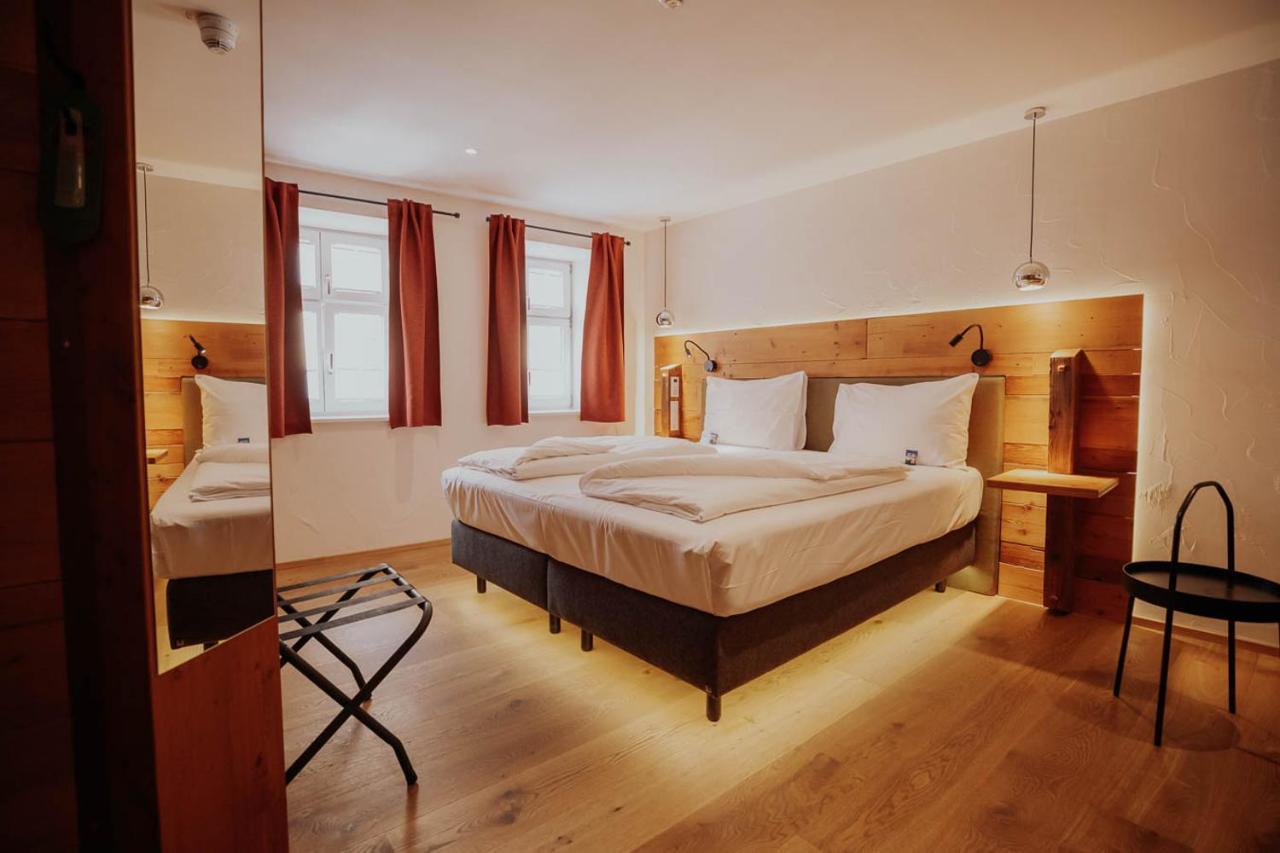 Altstadtmittehotel Sonne Dinkelsbuhl Bagian luar foto