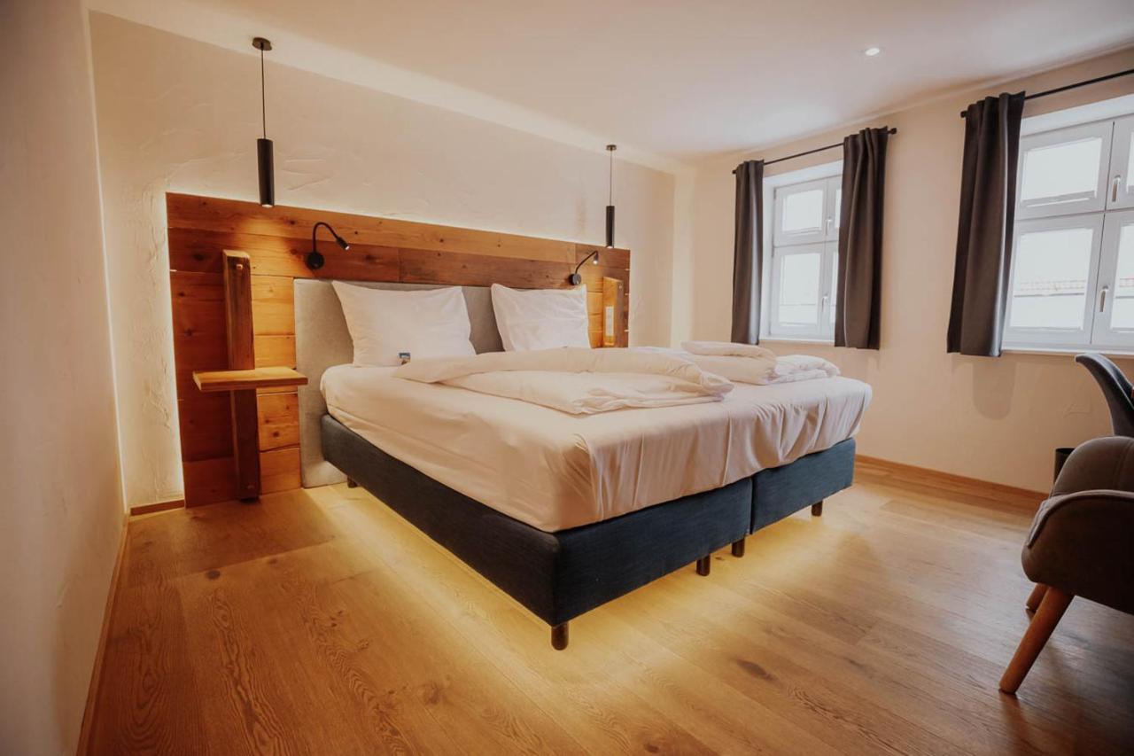 Altstadtmittehotel Sonne Dinkelsbuhl Bagian luar foto