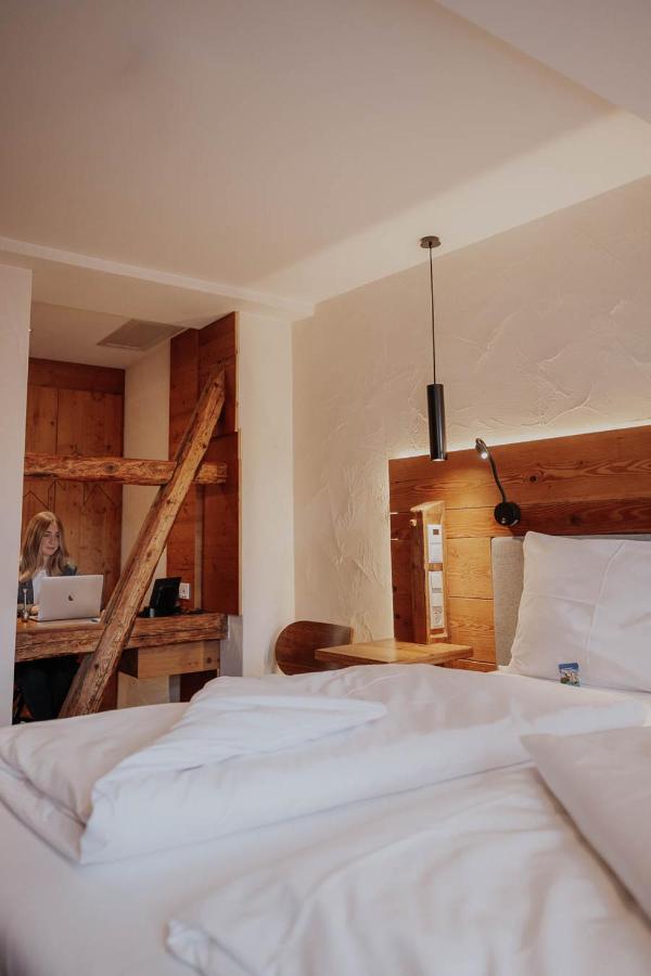 Altstadtmittehotel Sonne Dinkelsbuhl Bagian luar foto