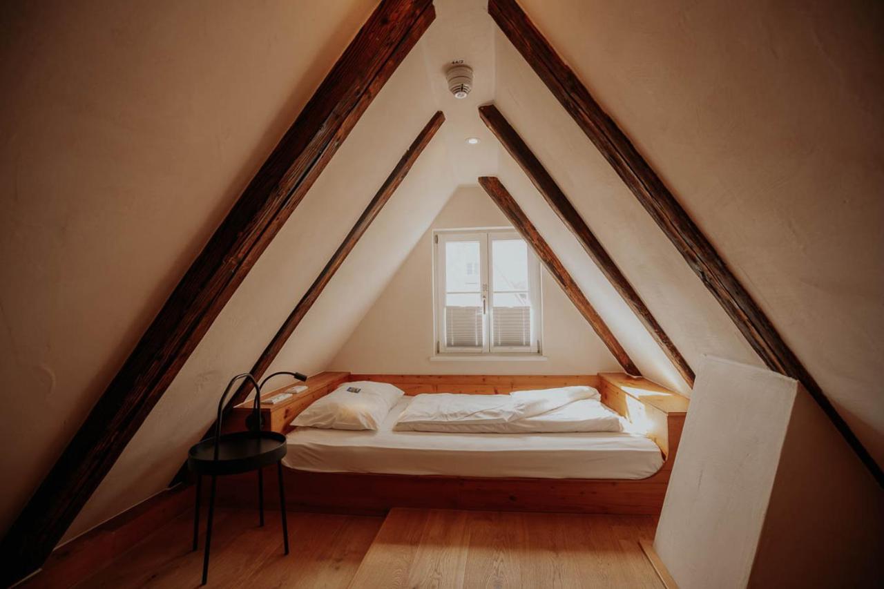 Altstadtmittehotel Sonne Dinkelsbuhl Bagian luar foto